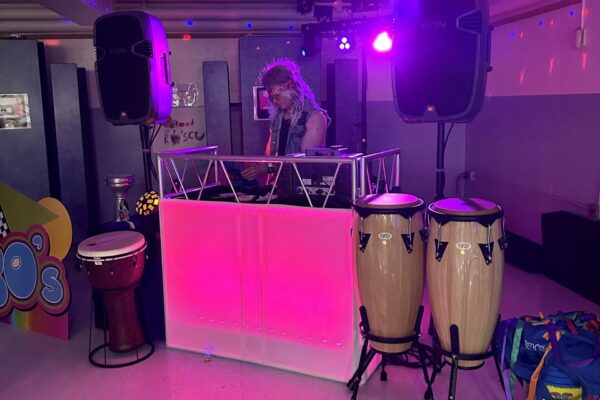 80s party DJ booth pink small